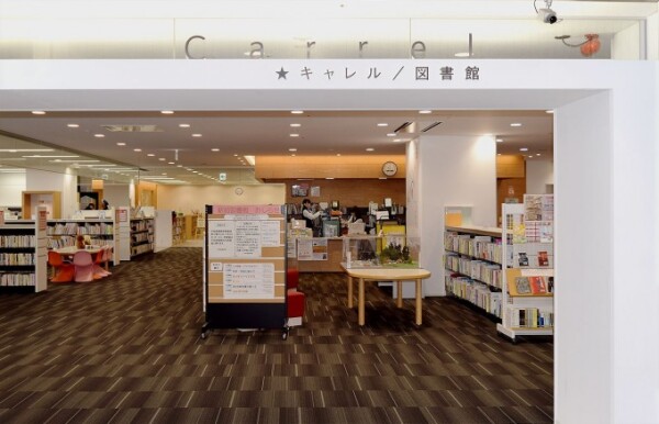 寝屋川市駅前図書館(キャレル)